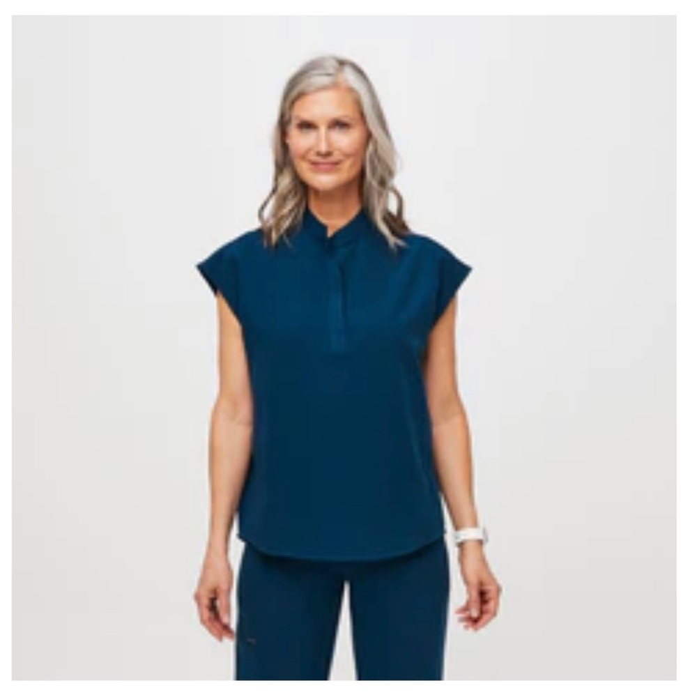 FIGS Rafaela Scrub Top